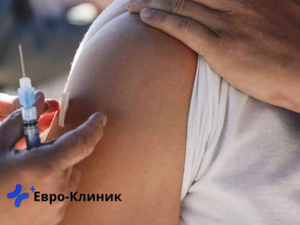 Пациент проходит процедуру кодирования Врач ставит укол от алкоголизма