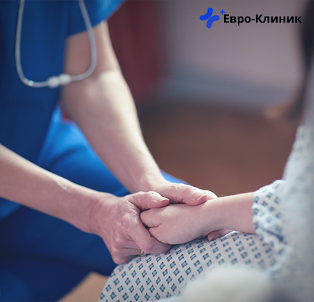 Сдача анализов Человек сдаёт кровь на анализы