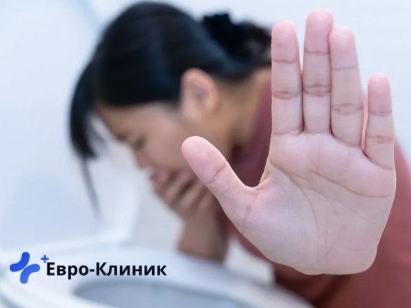 Женщину тошнит из-за кодирования Женщину тошнит